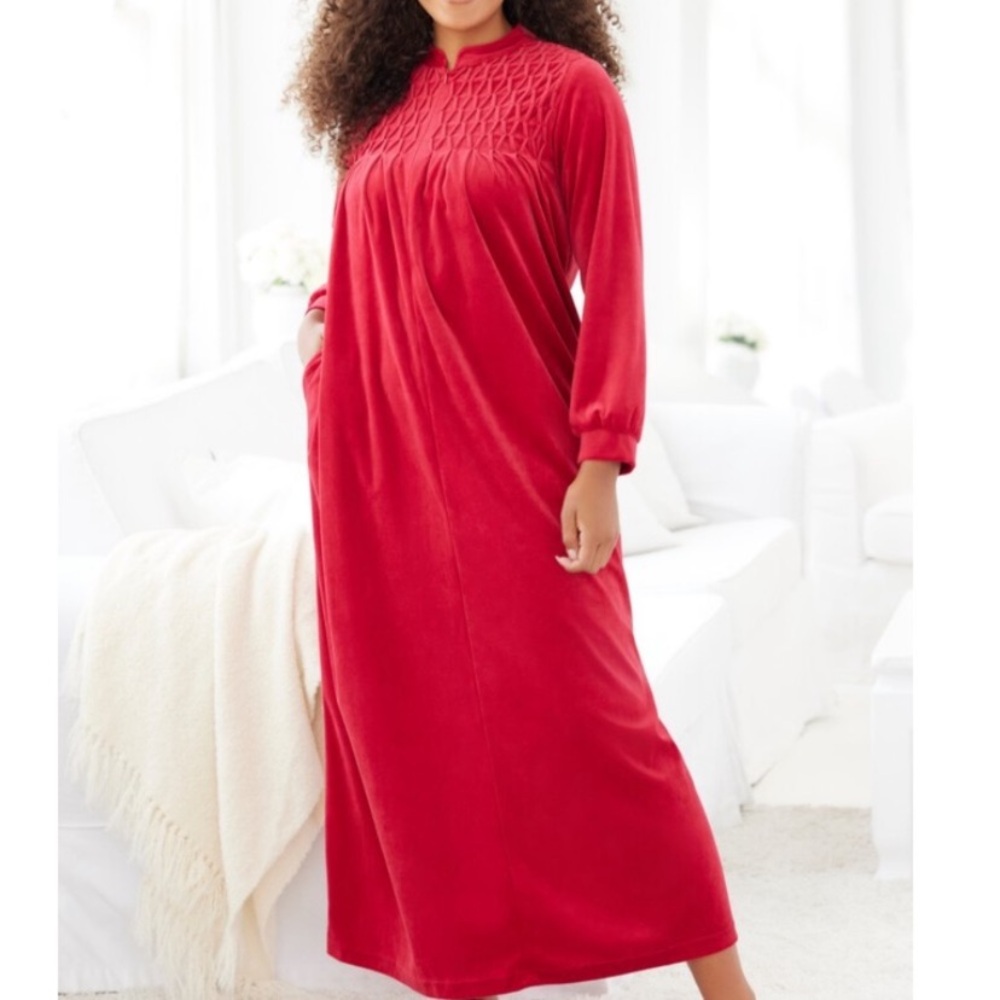 New Zip Front Velour Smocked Robe Plus Size 14 16 Christmas Only
Necessities - Picture 2 of 6